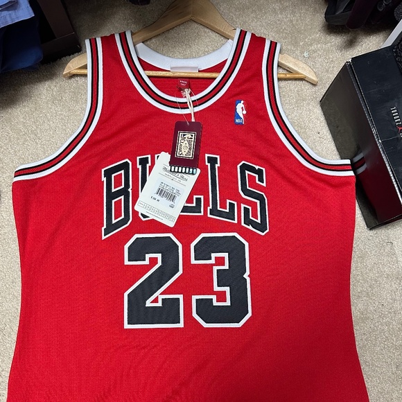 ✅ 100% Authentic Michael Jordan Mitchell Ness 97 98 Bulls Jersey Size 44 L Mens